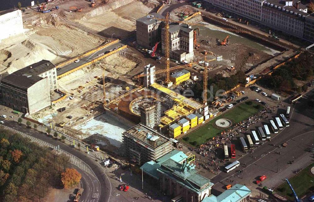 Luftaufnahme Berlin - Neubau Dresdner Bank am Brandenburger Tor / Jede Verwendung nur mit Urheberangabe: Foto: LUFTBILD & PRESSEFOTO/Robert Grahn und Belegzusendung bei Drucken statthaft !!