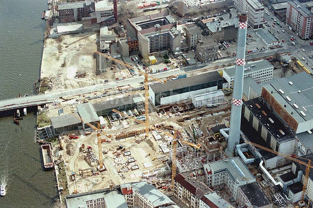 Luftbild Berlin / Friedrichshain - 26.03.1995 Neubau Dresdner Bank am Hauptbahnhof Berlin