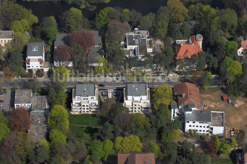 Berlin von oben - Neubau Einfamilienhäuser an der Delbrückstrasse 15 am Hubertussee in 14193 BERLIN