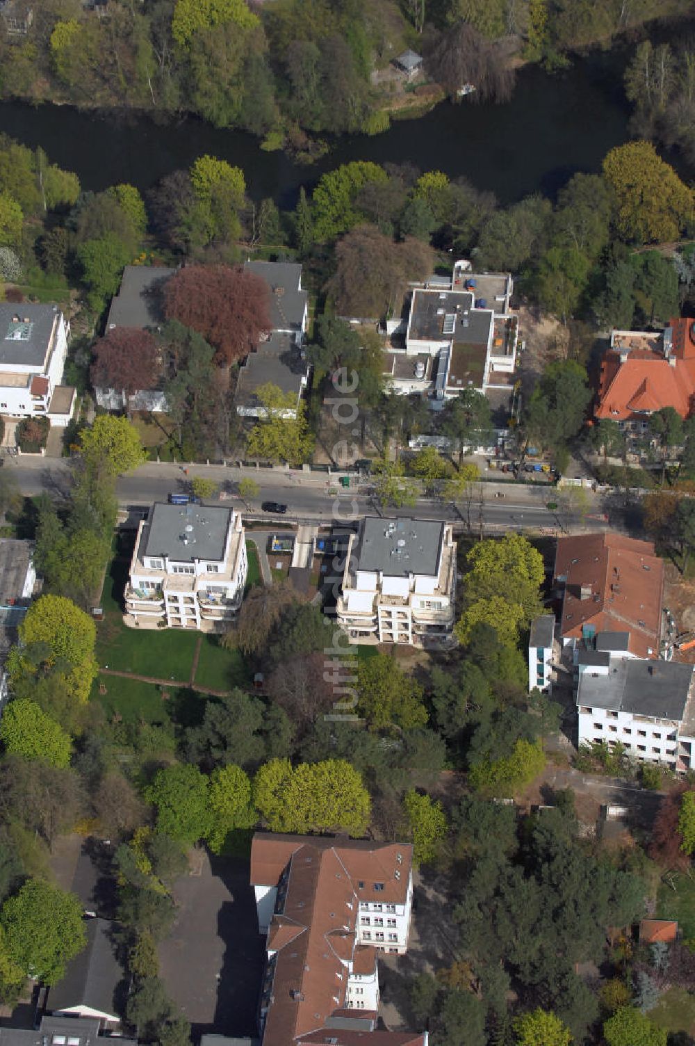 Luftbild Berlin - Neubau Einfamilienhäuser an der Delbrückstrasse 15 am Hubertussee in 14193 BERLIN