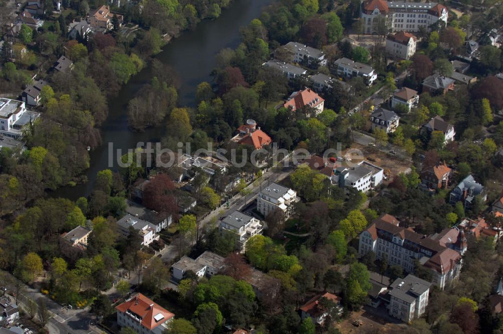 Luftaufnahme Berlin - Neubau Einfamilienhäuser an der Delbrückstrasse 15 am Hubertussee in 14193 BERLIN