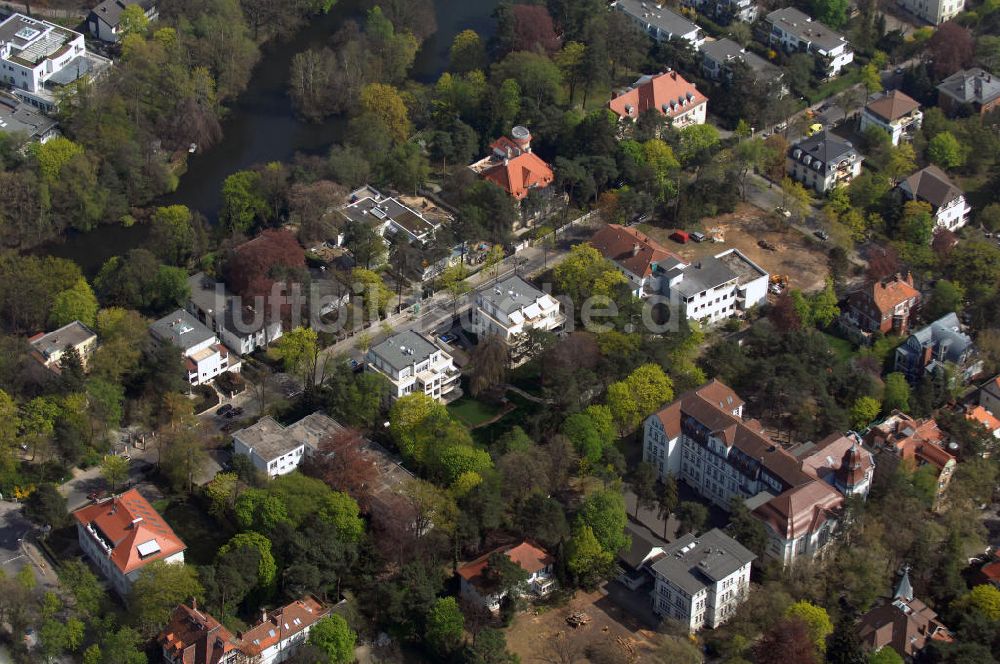 Berlin von oben - Neubau Einfamilienhäuser an der Delbrückstrasse 15 am Hubertussee in 14193 BERLIN