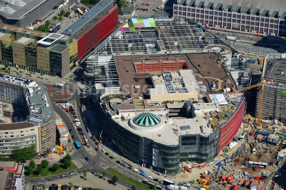 Frankfurt am Main von oben - Neubau des Einkaufs- Zentrum Skyline Plaza im Ortsteil Gallus in Frankfurt am Main im Bundesland Hessen, Deutschland