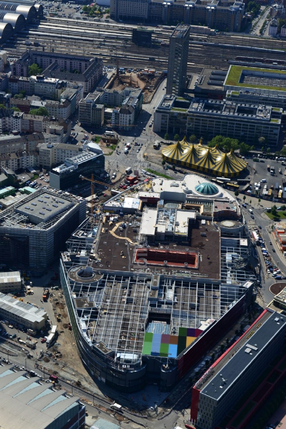 Luftbild Frankfurt am Main - Neubau des Einkaufs- Zentrum Skyline Plaza im Ortsteil Gallus in Frankfurt am Main im Bundesland Hessen, Deutschland