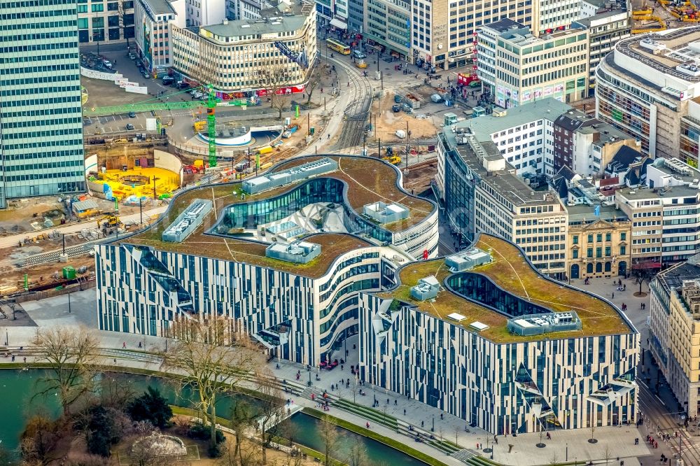 Düsseldorf aus der Vogelperspektive: Neubau einer Einzelhandels- und Büroimmobilie „ Kö-Bogen “ in Düsseldorf im Bundesland Nordrhein-Westfalen