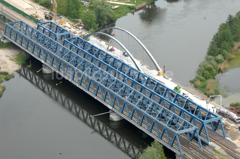 Rathenow aus der Vogelperspektive: Neubau der Eisenbahnüberführung Havelbrücke Rathenow