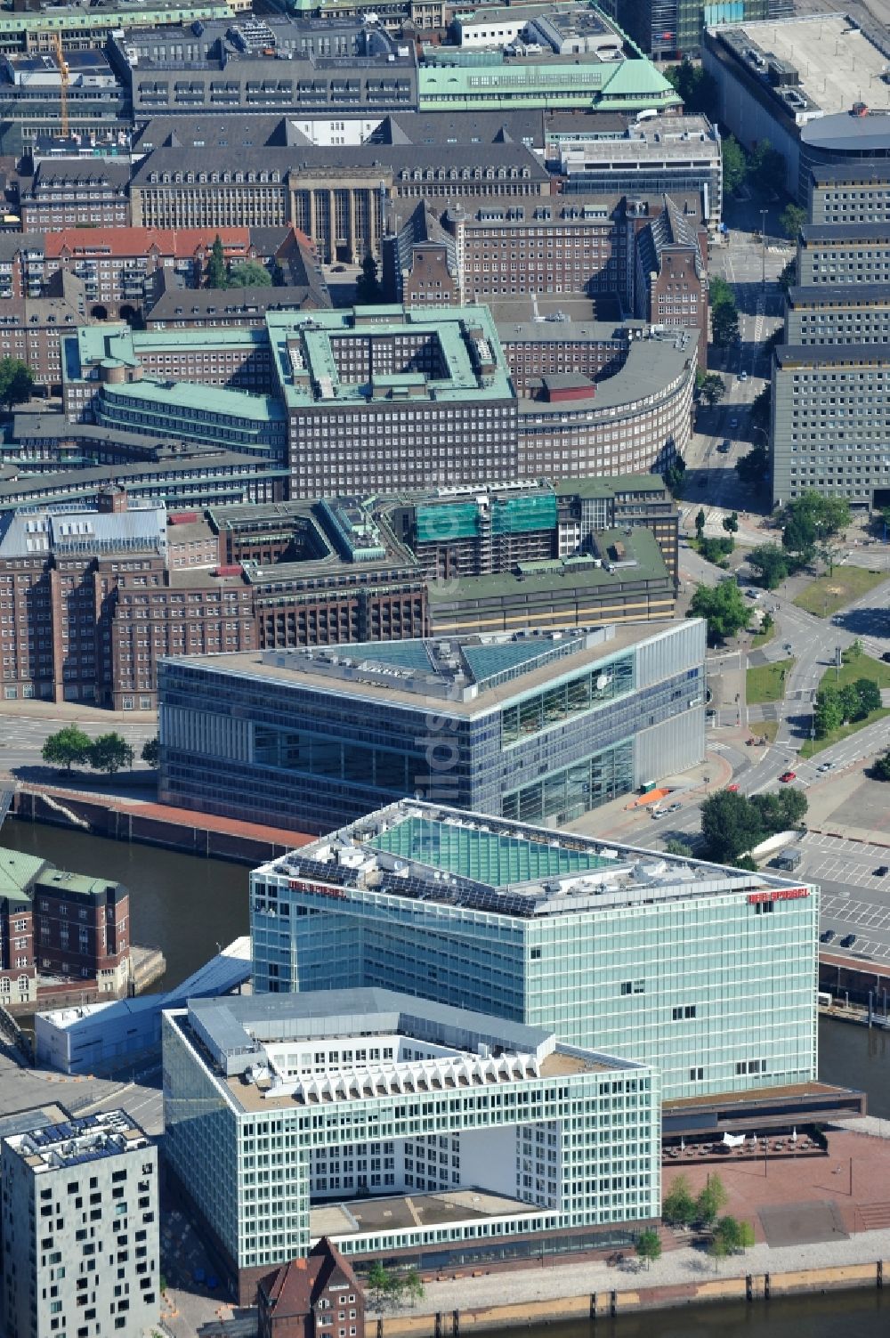 Hamburg aus der Vogelperspektive: Neubau Ericus-Contor und Spiegel- Hauptsitz in der Hamburger Hafencity in Hamburg