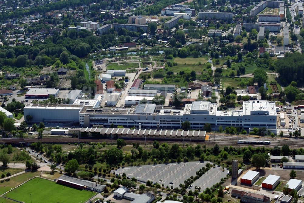 Oranienburg von oben - Neubau und Erweiterungsbau der Takeda GmbH an der Lehnitzstraße in Oranienburg im Bundesland Brandenburg