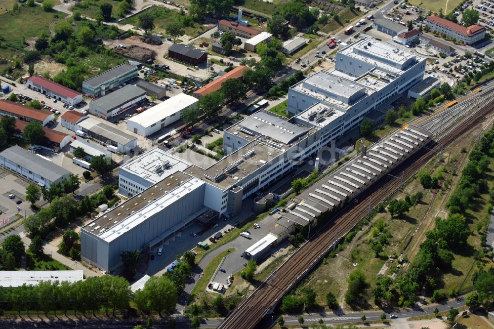 Oranienburg von oben - Neubau und Erweiterungsbau der Takeda GmbH an der Lehnitzstraße in Oranienburg im Bundesland Brandenburg