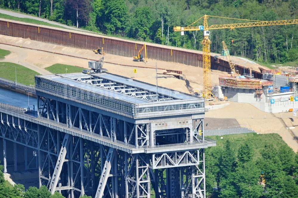 Niederfinow aus der Vogelperspektive: Neubau und Erweiterungsbaustelle am Schiffshebewerk Niederfinow