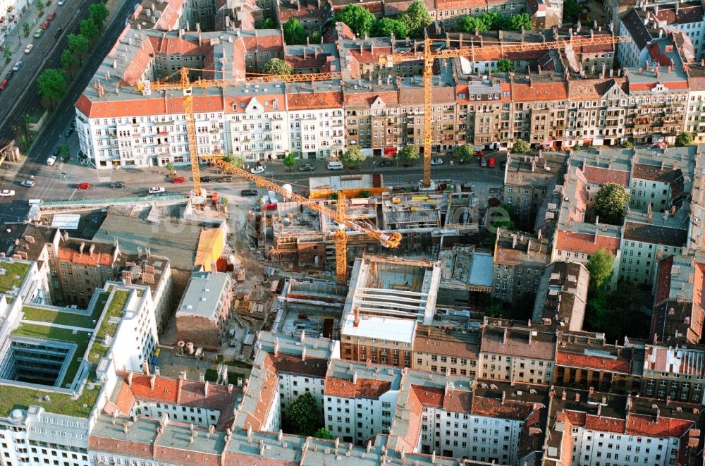 Berlin Prenzlauer Berg von oben - Neubau Filmtheater - Kino CINEMAX an der Schönhauser Allee im Stadtbezirk Prenzlauer Berg von Berlin 