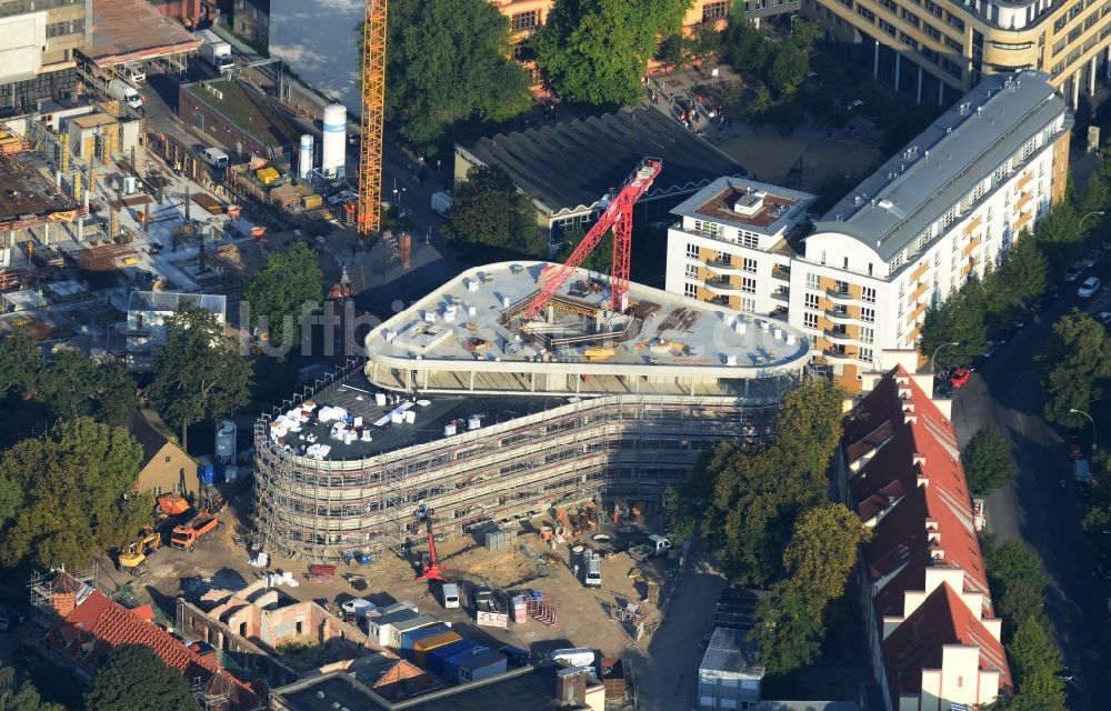 Luftaufnahme Berlin Mitte - Neubau Forschungs- und Laborgebäude für Lebenswissenschaften im Ortsteil Mitte in Berlin