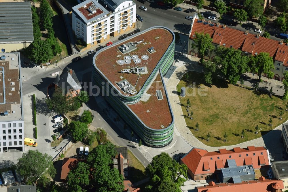 Berlin aus der Vogelperspektive: Neubau Forschungs- und Laborgebäude für Lebenswissenschaften im Ortsteil Mitte in Berlin