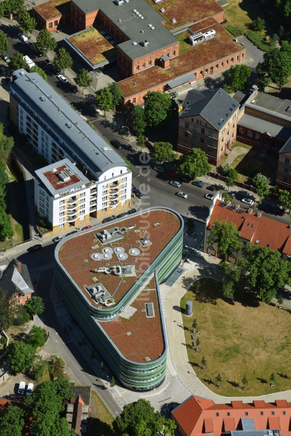 Luftbild Berlin - Neubau Forschungs- und Laborgebäude für Lebenswissenschaften im Ortsteil Mitte in Berlin