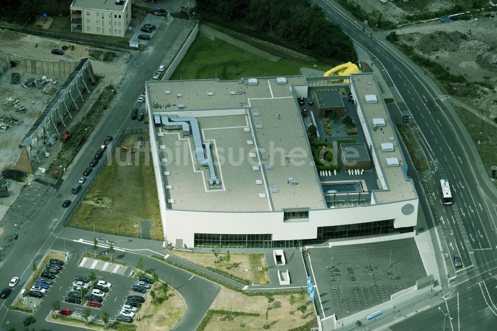 Potsdam von oben - Neubau eines Freizeitbades mit Schwimmhalle in Potsdam im Bundesland Brandenburg