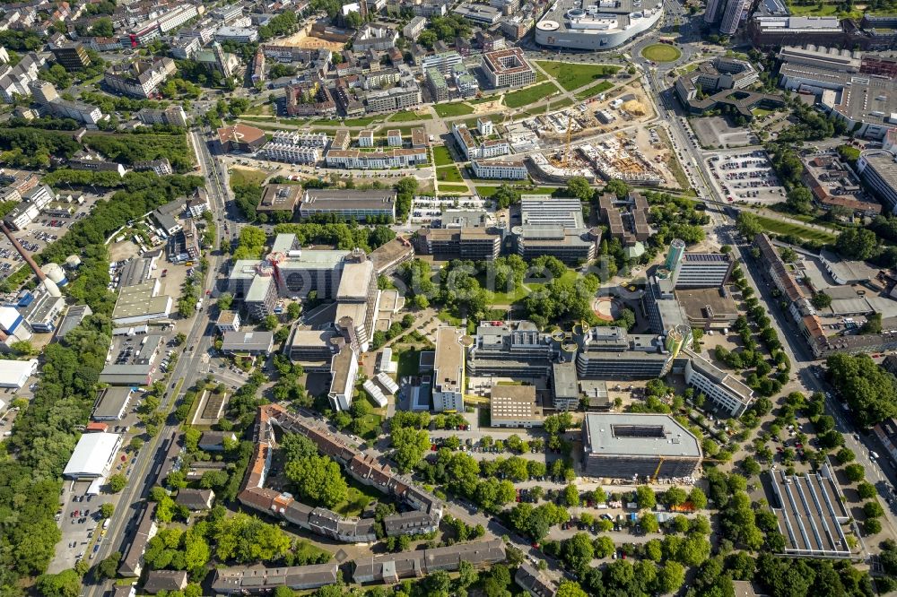 Essen aus der Vogelperspektive: Neubau- Gebiet Grüne Mitte am Berliner Platz in der Essener Innenstadt im Bundesland Nordrhein-Westfalen