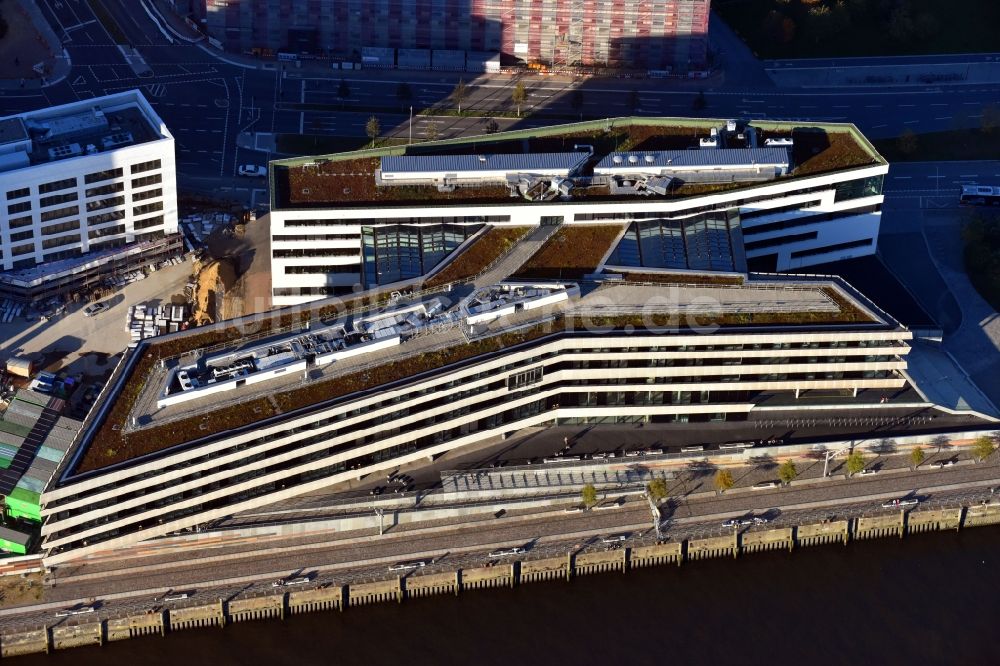 Hamburg aus der Vogelperspektive: Neubau des Gebäude der HafenCity Universität am Elbufer in Hamburg