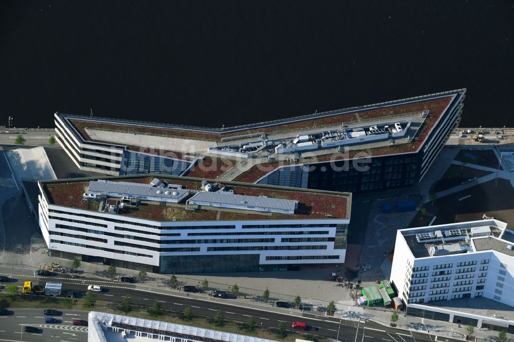 Luftbild Hamburg - Neubau des Gebäude der HafenCity Universität am Elbufer in Hamburg