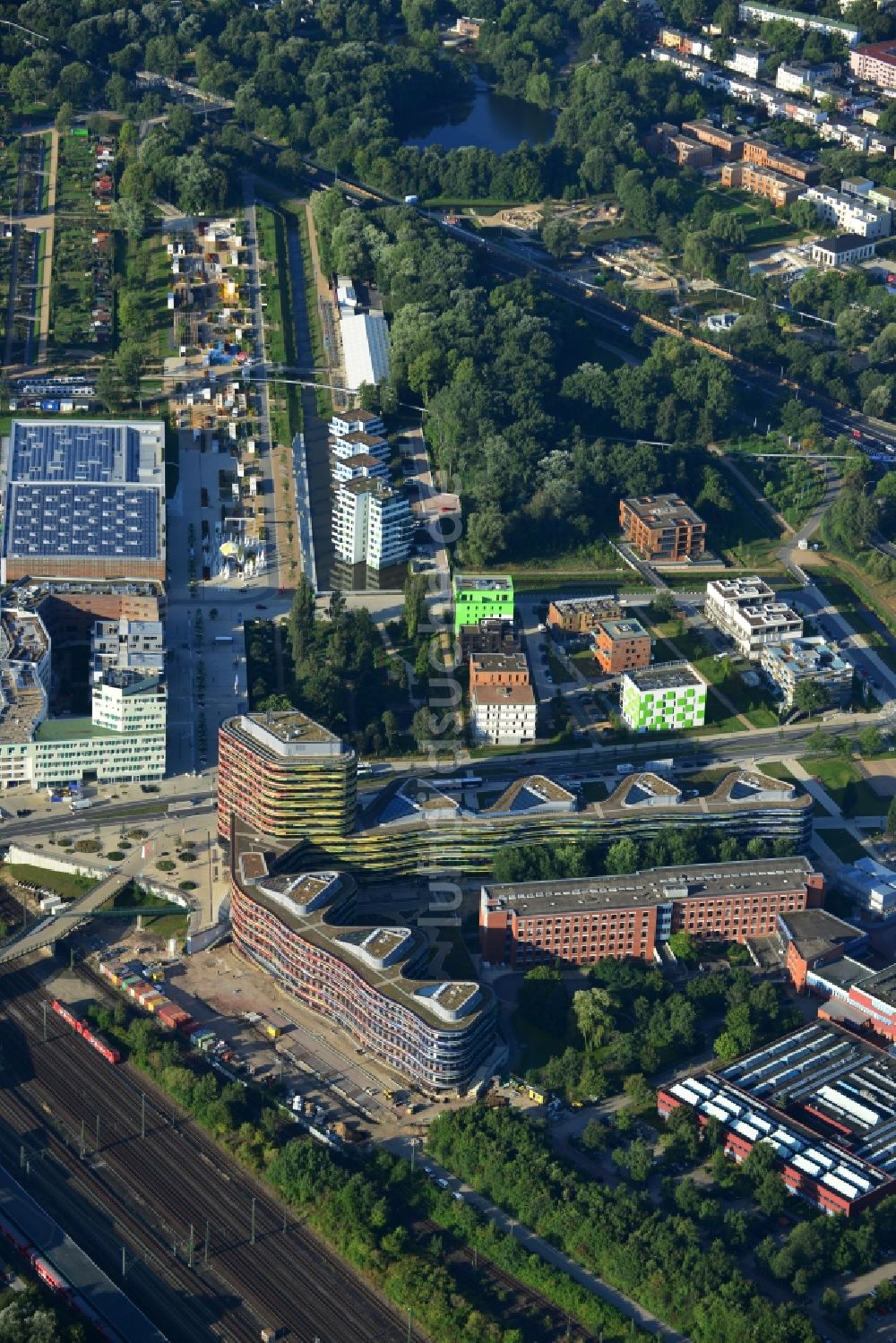 Hamburg von oben - Neubau des Gebäude - Komplex der Behörde für Stadtentwicklung und Umwelt in Hamburg - Wilhelmsburg