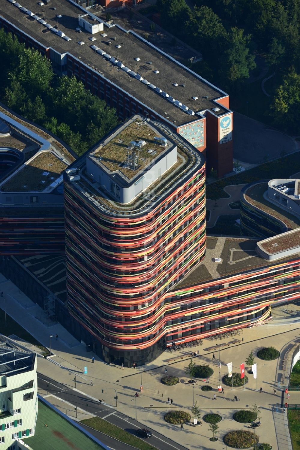 Hamburg aus der Vogelperspektive: Neubau des Gebäude - Komplex der Behörde für Stadtentwicklung und Umwelt in Hamburg - Wilhelmsburg