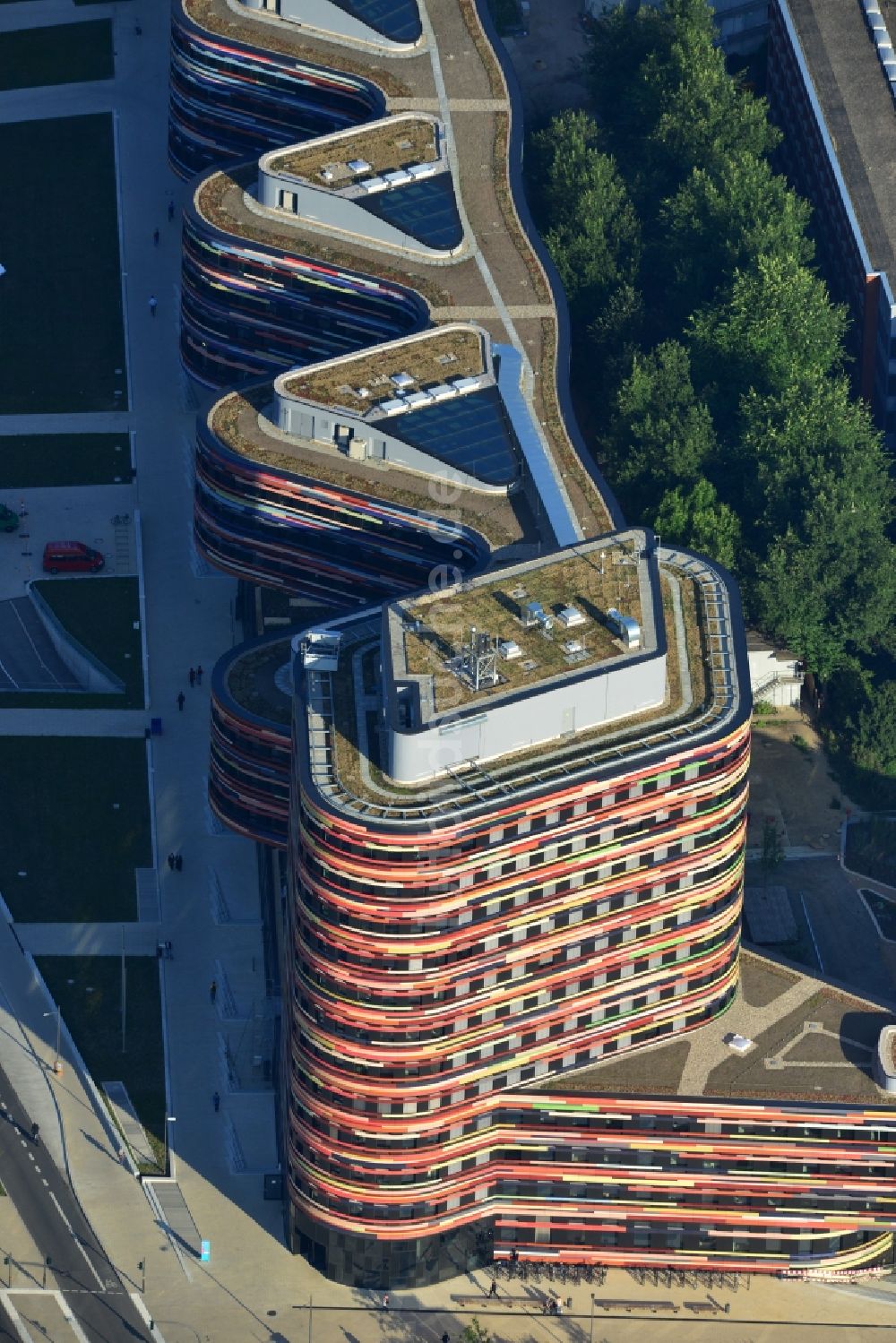 Luftbild Hamburg - Neubau des Gebäude - Komplex der Behörde für Stadtentwicklung und Umwelt in Hamburg - Wilhelmsburg