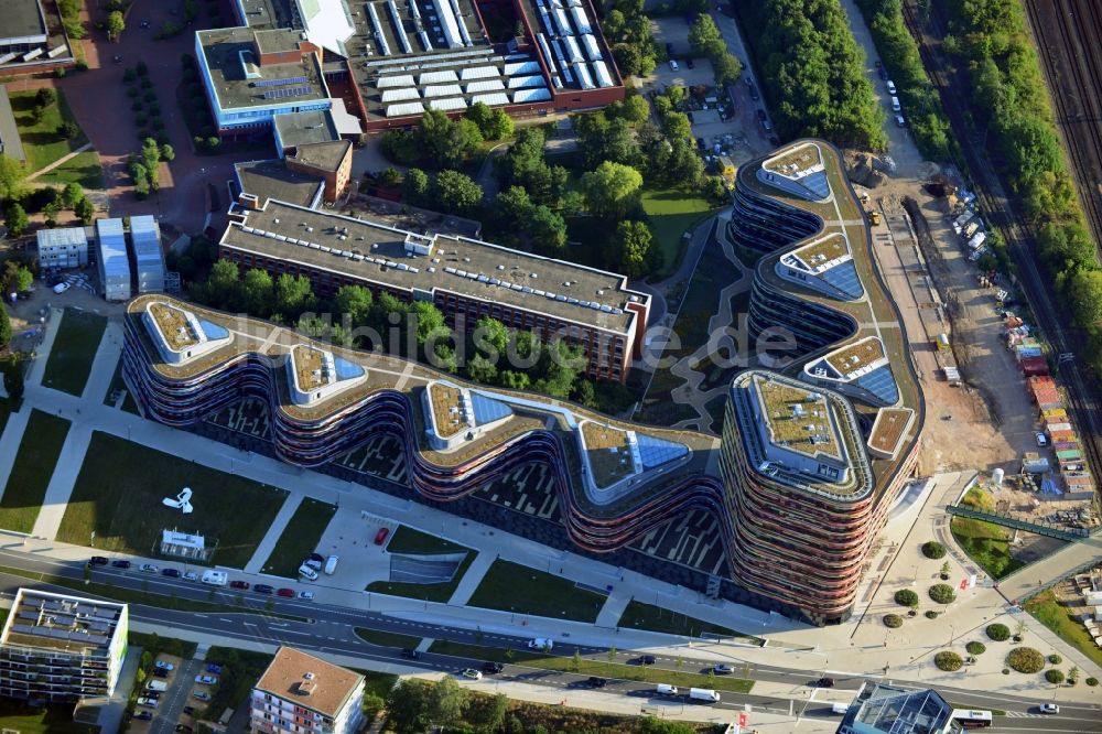 Luftbild Hamburg - Neubau des Gebäude - Komplex der Behörde für Stadtentwicklung und Umwelt in Hamburg - Wilhelmsburg