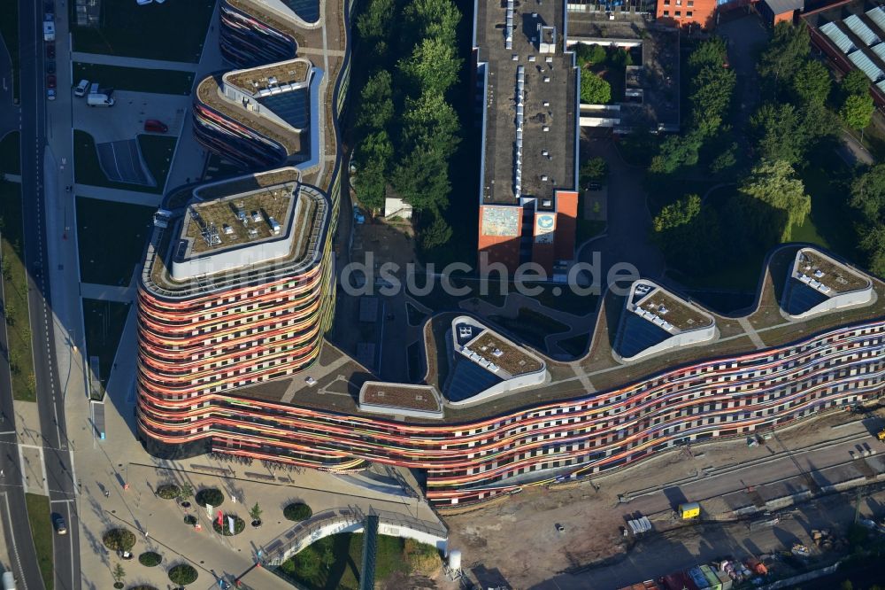 Hamburg aus der Vogelperspektive: Neubau des Gebäude - Komplex der Behörde für Stadtentwicklung und Umwelt in Hamburg - Wilhelmsburg