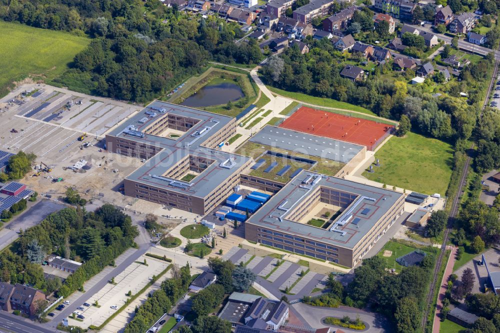 Luftaufnahme Moers - Neubau des Gebäudekomplex der Berufsschule Berufskolleg für Technik Moers (BKTM) an der Repelener Straße in Moers im Bundesland Nordrhein-Westfalen, Deutschland