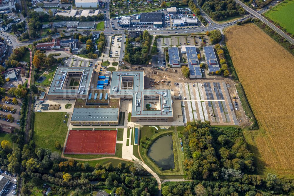 Moers aus der Vogelperspektive: Neubau des Gebäudekomplex der Berufsschule Berufskolleg für Technik Moers (BKTM) an der Repelener Straße in Moers im Bundesland Nordrhein-Westfalen, Deutschland