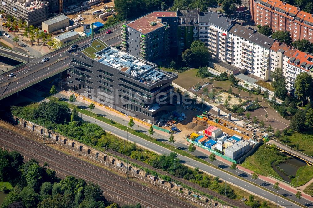 Luftaufnahme Düsseldorf - Neubau- Gebäudekomplex der Düsseldorfer FOM Hochschule in Düsseldorf im Bundesland Nordrhein-Westfalen