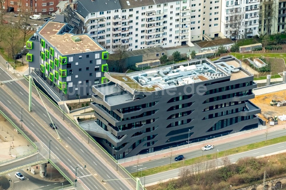 Luftaufnahme Düsseldorf - Neubau- Gebäudekomplex der Düsseldorfer FOM Hochschule in Düsseldorf im Bundesland Nordrhein-Westfalen