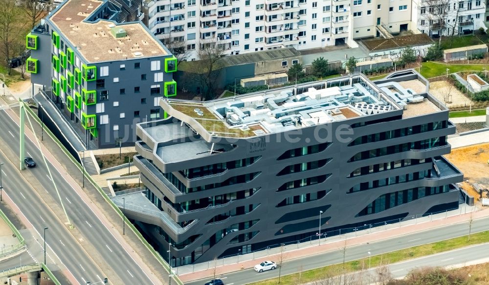 Düsseldorf aus der Vogelperspektive: Neubau- Gebäudekomplex der Düsseldorfer FOM Hochschule in Düsseldorf im Bundesland Nordrhein-Westfalen