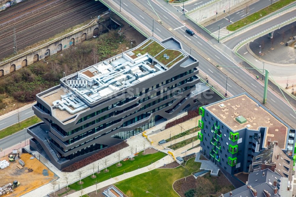 Luftaufnahme Düsseldorf - Neubau- Gebäudekomplex der Düsseldorfer FOM Hochschule in Düsseldorf im Bundesland Nordrhein-Westfalen