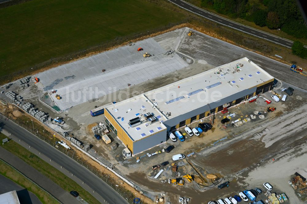 Leppersdorf aus der Vogelperspektive: Neubau Gebäudekomplex und Gelände der LKW- Instandsetzungs- Werkstatt der Daimler Truck - FTA GmbH in Leppersdorf im Bundesland Sachsen, Deutschland