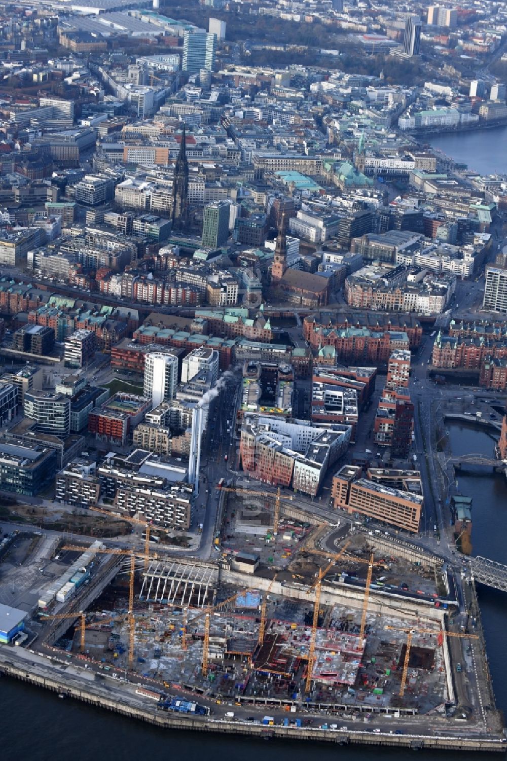 Luftbild Hamburg - Neubau des Gebäudekomplexes Überseequartier am Chicagokai in der Hafencity in Hamburg, Deutschland