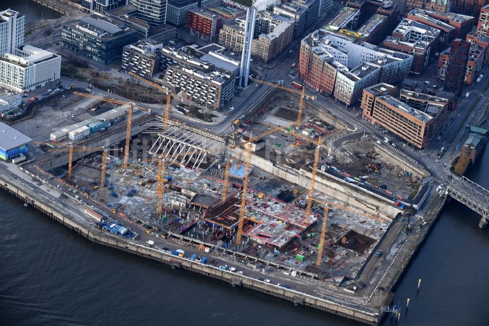 Hamburg von oben - Neubau des Gebäudekomplexes Überseequartier am Chicagokai in der Hafencity in Hamburg, Deutschland