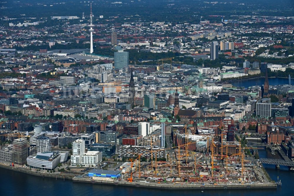 Luftaufnahme Hamburg - Neubau des Gebäudekomplexes Überseequartier am Chicagokai in der Hafencity in Hamburg, Deutschland