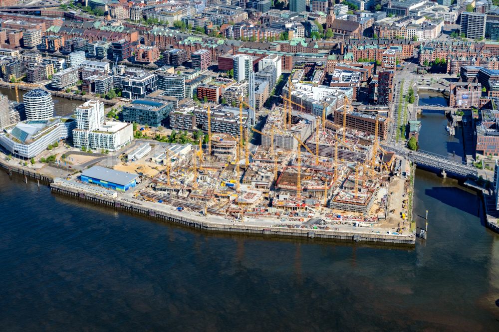 Luftaufnahme Hamburg - Neubau des Gebäudekomplexes Überseequartier am Chicagokai in der Hafencity in Hamburg, Deutschland