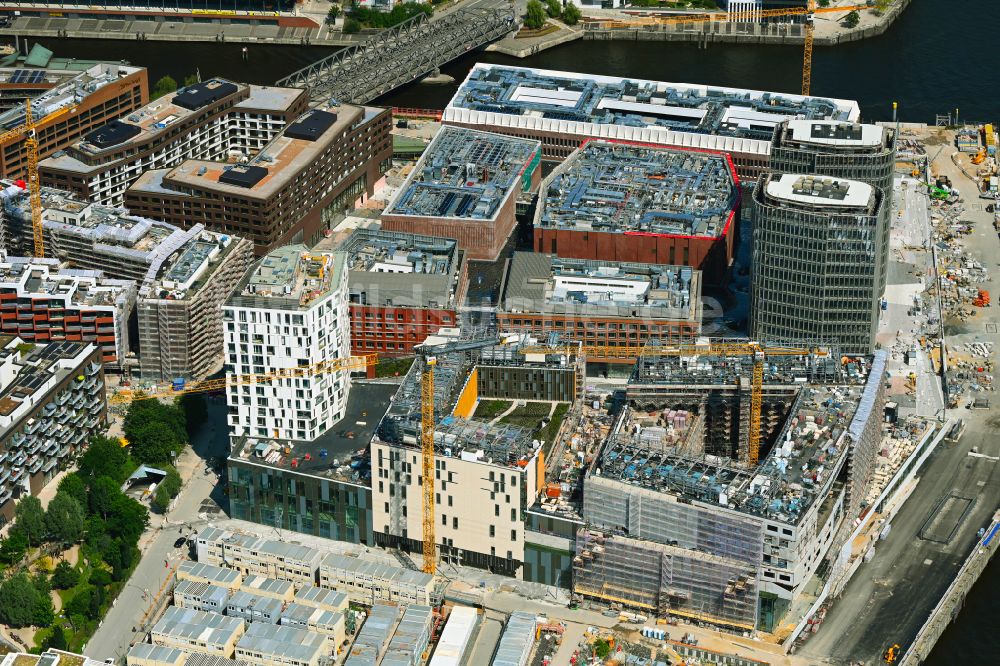 Luftbild Hamburg - Neubau des Gebäudekomplexes Überseequartier am Strandkai in der Hafencity in Hamburg, Deutschland