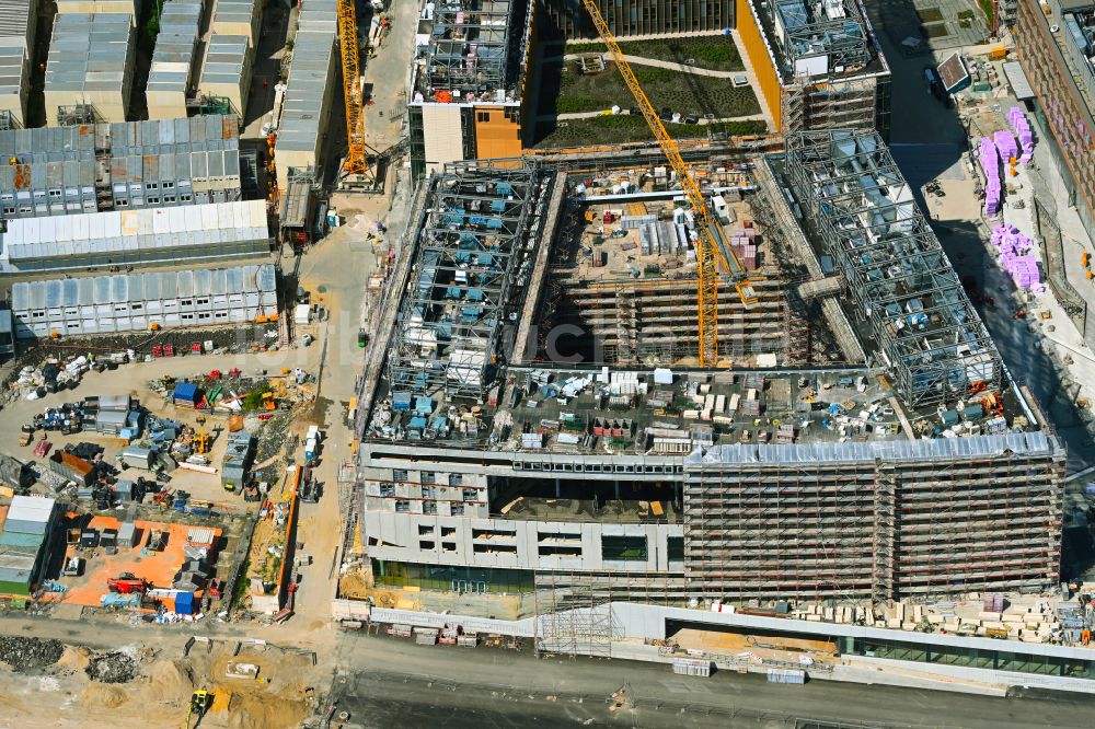 Luftaufnahme Hamburg - Neubau des Gebäudekomplexes Überseequartier am Strandkai in der Hafencity in Hamburg, Deutschland