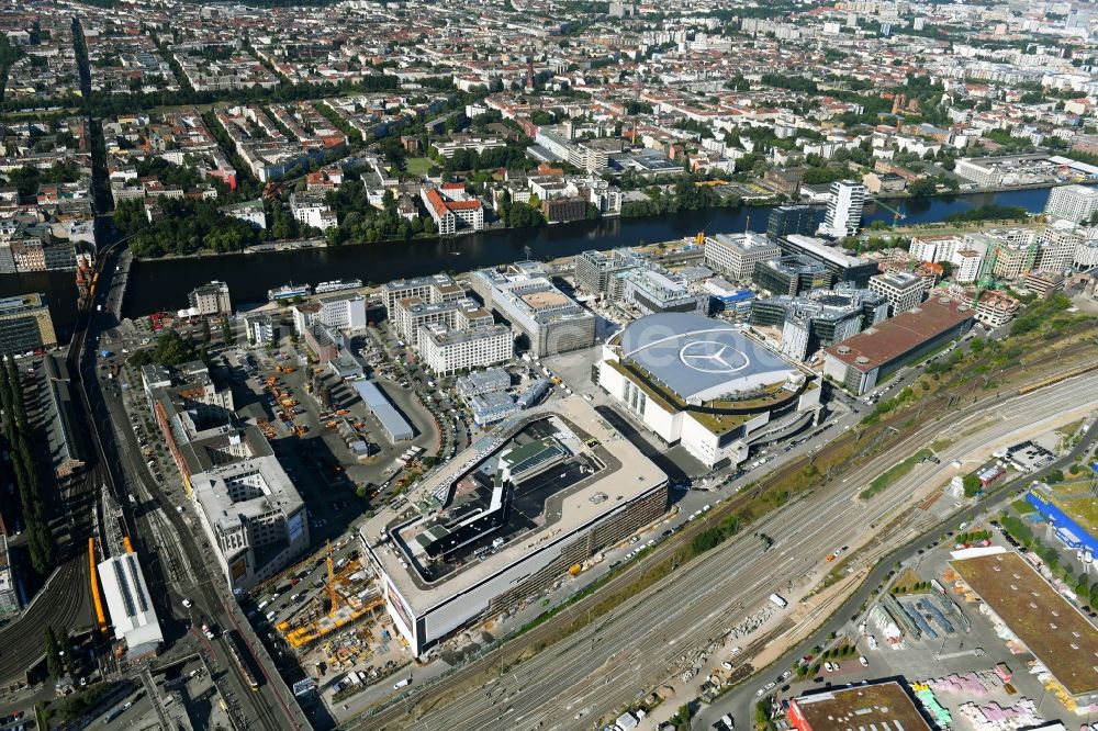 Berlin von oben - Neubau des Gebäudekomplexes des Einkaufszentrum East Side Mall auf dem Anschutz - Areal im Friedrichshain in Berlin, Deutschland