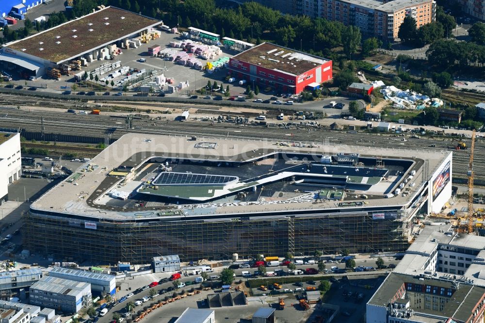 Berlin von oben - Neubau des Gebäudekomplexes des Einkaufszentrum East Side Mall auf dem Anschutz - Areal im Friedrichshain in Berlin, Deutschland