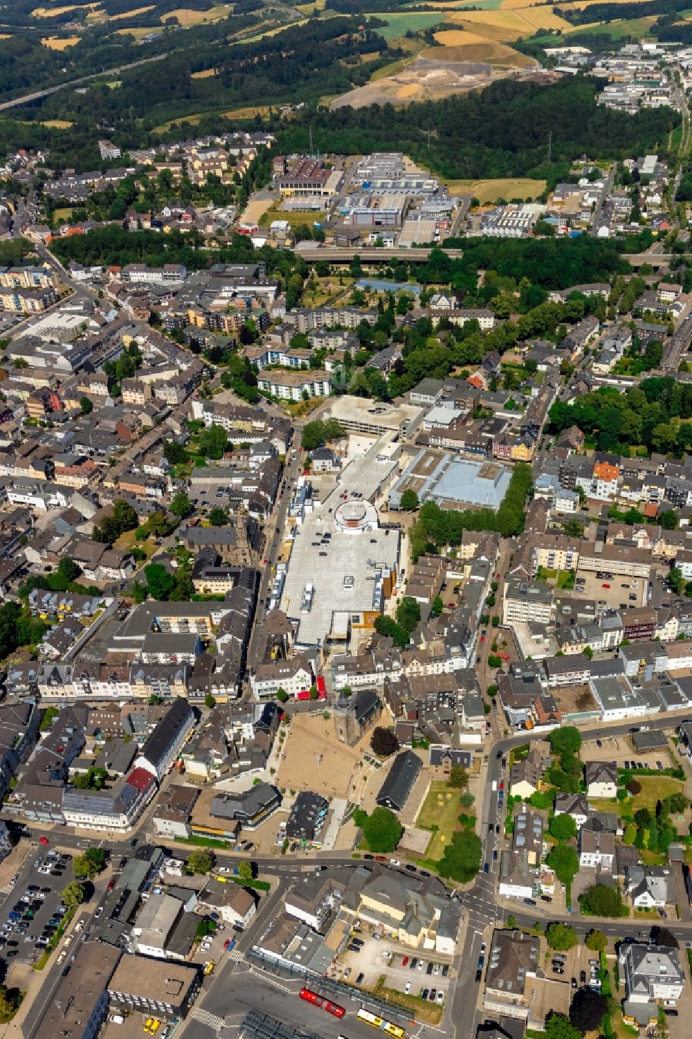 Velbert aus der Vogelperspektive: Neubau des Gebäudekomplexes des Einkaufszentrum „ StadtGalerie “ in Velbert im Bundesland Nordrhein-Westfalen, Deutschland