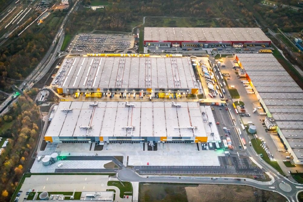 Dortmund aus der Vogelperspektive: Neubau eines Gebäudekomplexes auf dem Gelände des Logistikzentrums des Internethändlers Amazon im Ortsteil Innenstadt-Nord in Dortmund im Bundesland Nordrhein-Westfalen