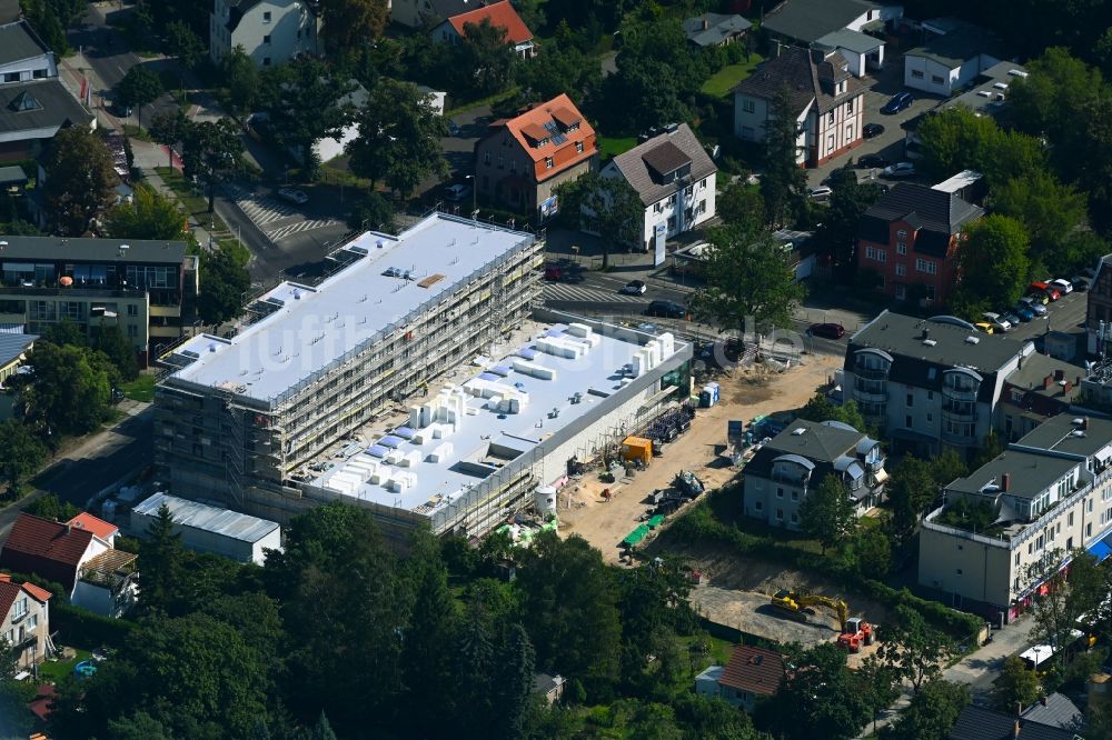 Berlin aus der Vogelperspektive: Neubau des Gebäudekomplexes des LIDL- Einkaufszentrum im Ortsteil Mahlsdorf in Berlin, Deutschland