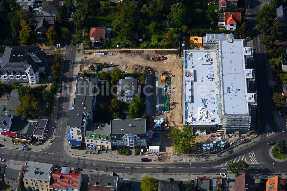 Berlin aus der Vogelperspektive: Neubau des Gebäudekomplexes des LIDL- Einkaufszentrum im Ortsteil Mahlsdorf in Berlin, Deutschland