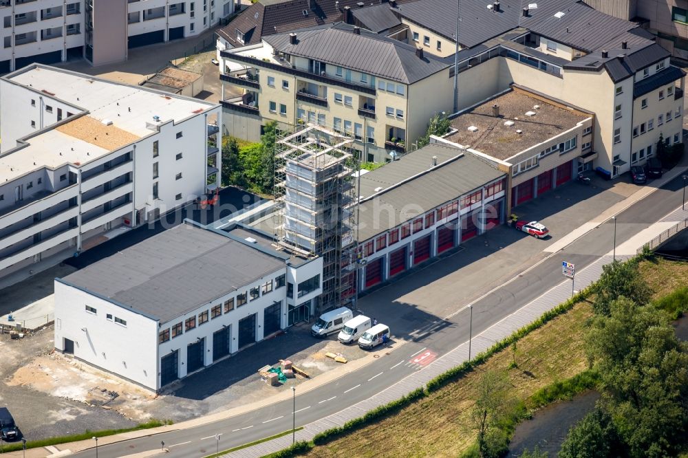 Luftbild Meschede - Neubau des Gebäudes eines Altersheims - Seniorenresidenz sowie Depot der freiwilligen Feuerwehr in Meschede im Bundesland Nordrhein-Westfalen