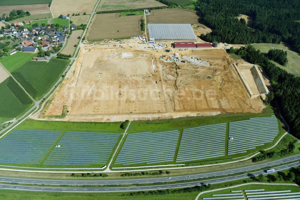 Feulersdorf von oben - Neubau von Gewächshaus- Reihen der Gemüsebau Scherzer & Boss Fruchtgemüse GmbH in Feulersdorf im Bundesland Bayern, Deutschland