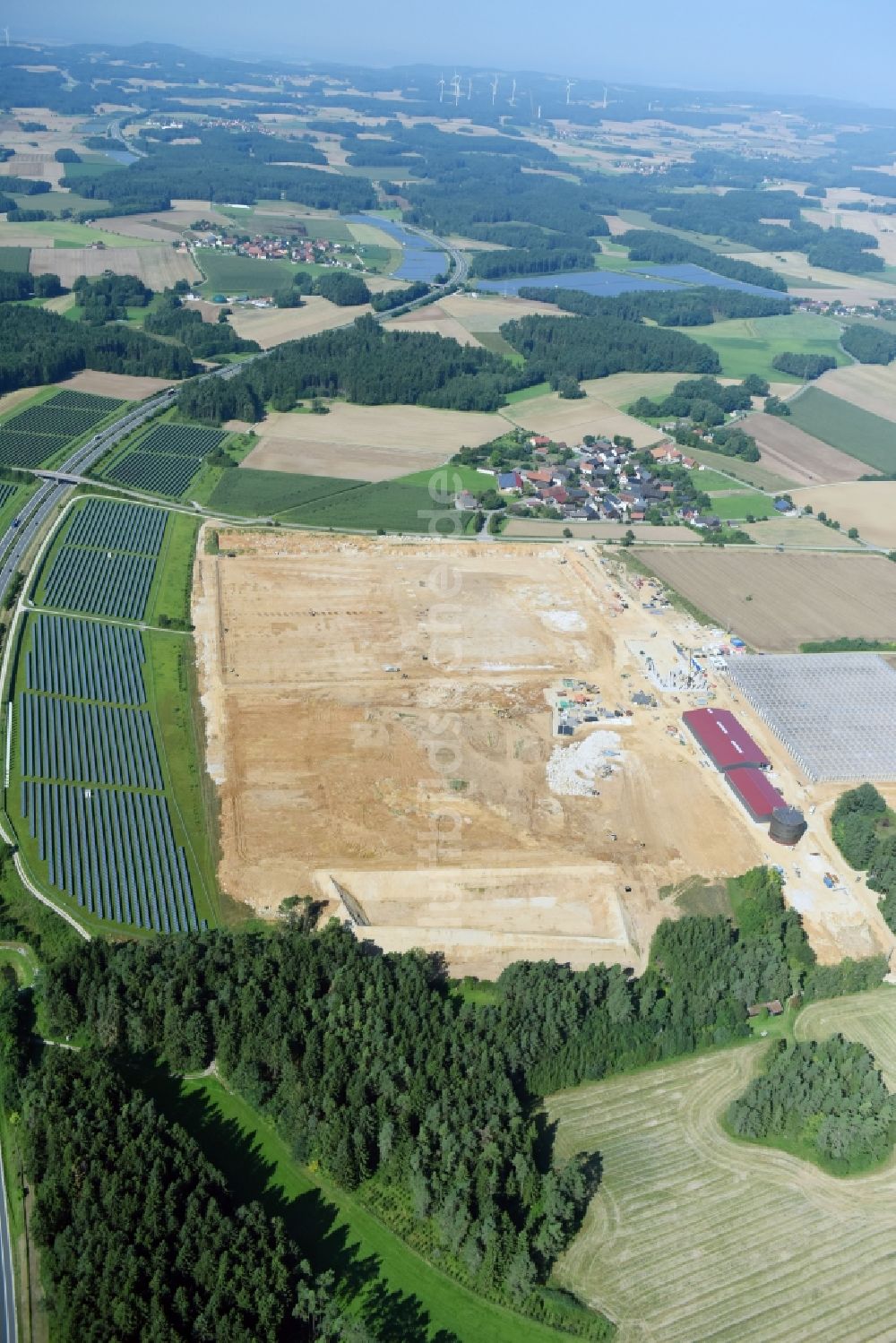 Feulersdorf von oben - Neubau von Gewächshaus- Reihen der Gemüsebau Scherzer & Boss Fruchtgemüse GmbH in Feulersdorf im Bundesland Bayern, Deutschland