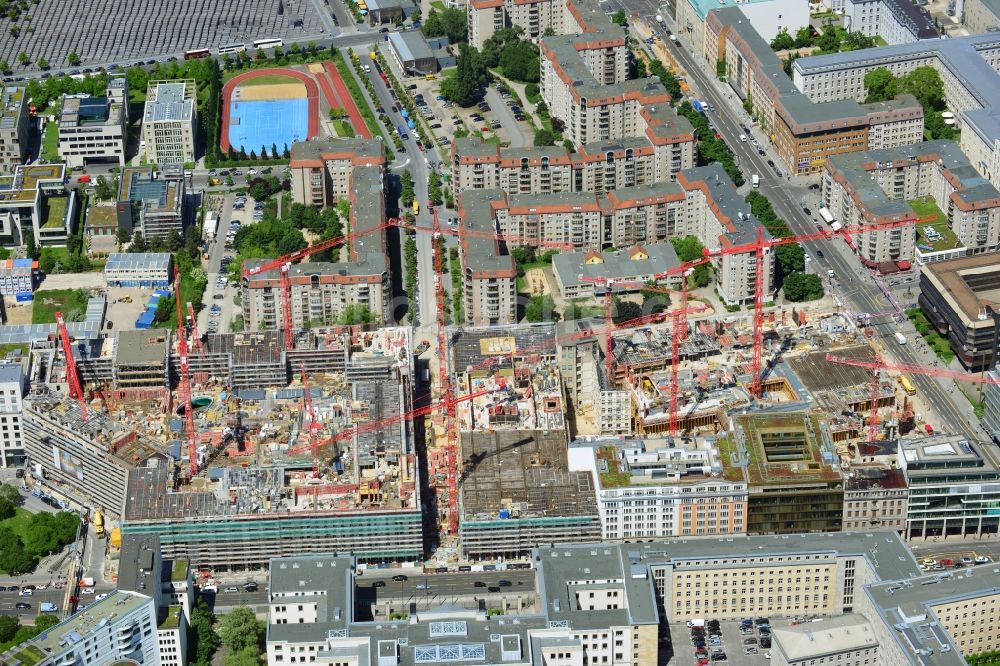 Berlin aus der Vogelperspektive: Neubau eines Gewerbe- und Wohnkomplexes auf dem Wertheim Areal am Leipziger Platz in Berlin - Mitte